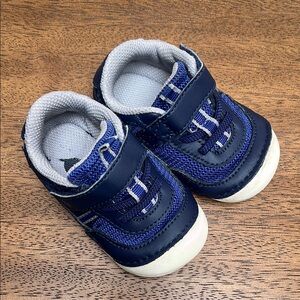Stride Rite Apollo Soft motion Sneakers with Velcro Closure 4.5